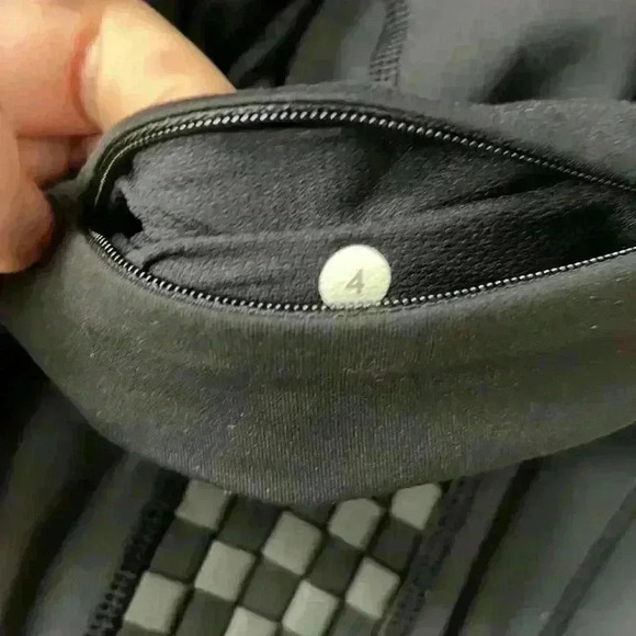 Lululemon Speed Tight II Full-On Luxtreme Size 4 rare Louis Vuitton look - Picture 8 of 8
